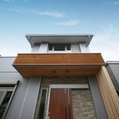 広い土間があるモダンデザインの家 01