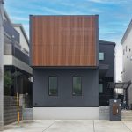 勾配天井の2階リビングがある店舗併用住宅