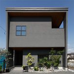 隠れ家のようなプライベートサロンのある店舗併用住宅