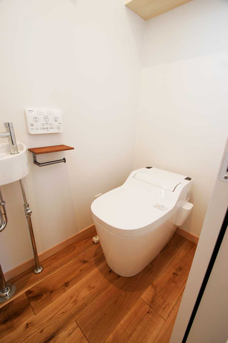 自然光が入る明るい室内設計の一級建築士の家