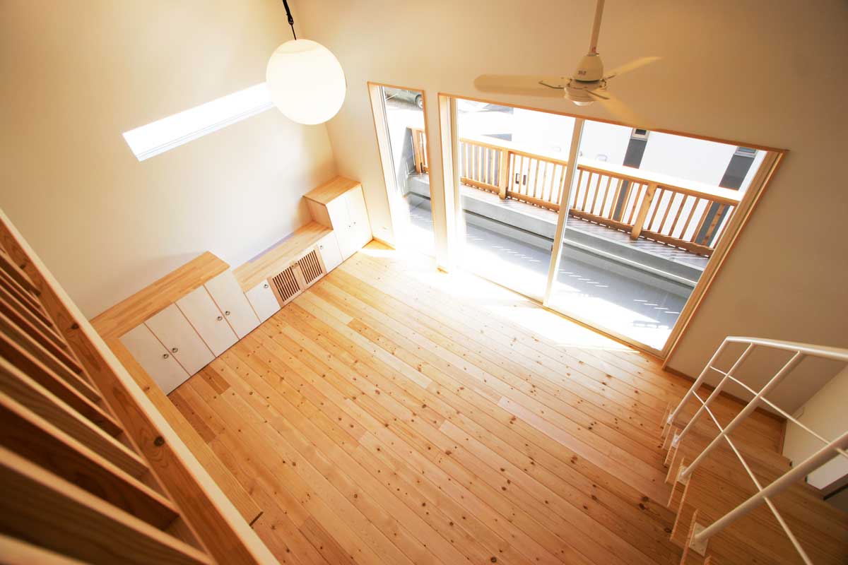 自然光が入る明るい室内設計の一級建築士の家