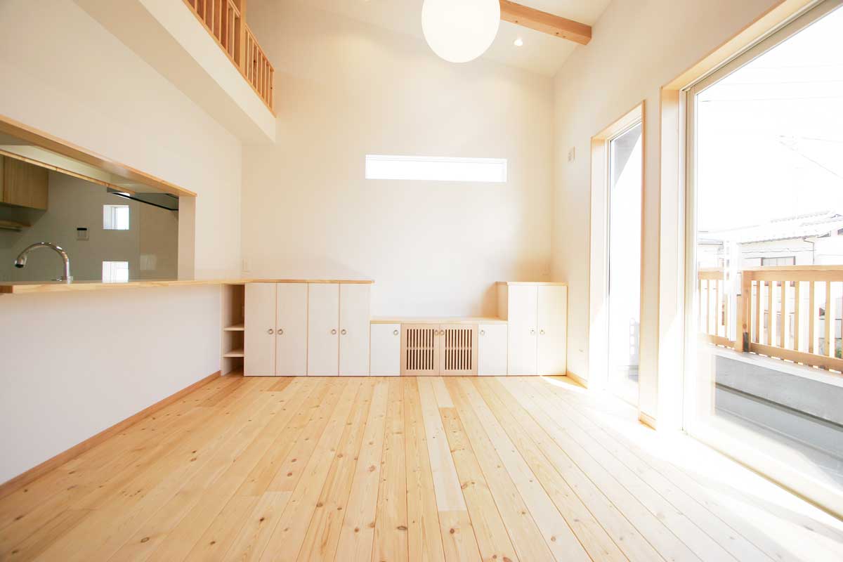 自然光が入る明るい室内設計の一級建築士の家