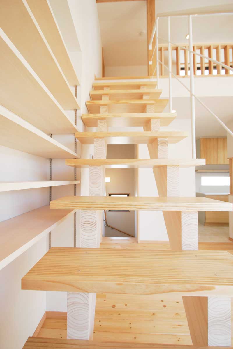 自然光が入る明るい室内設計の一級建築士の家