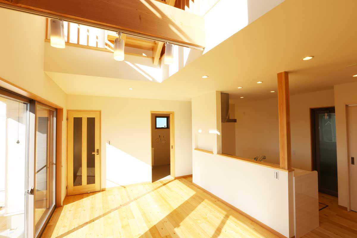 子供を育む眺めのいい無垢の注文住宅