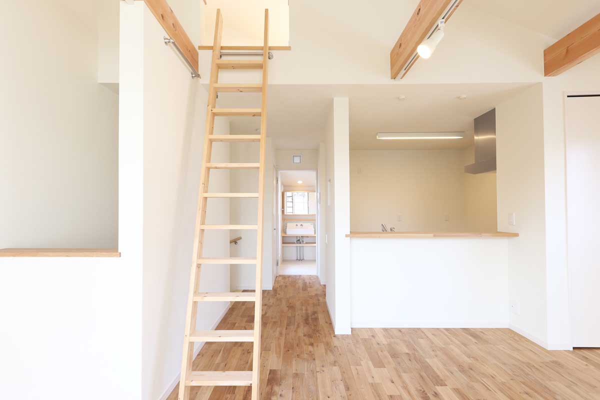 健無垢材を豊富に用いた北欧風デザイナーズ住宅