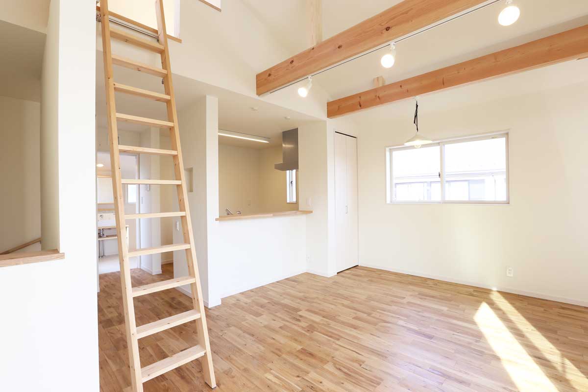 健無垢材を豊富に用いた北欧風デザイナーズ住宅