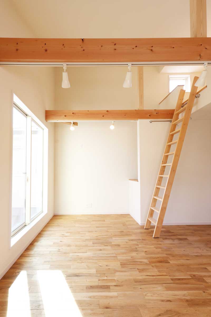 健無垢材を豊富に用いた北欧風デザイナーズ住宅