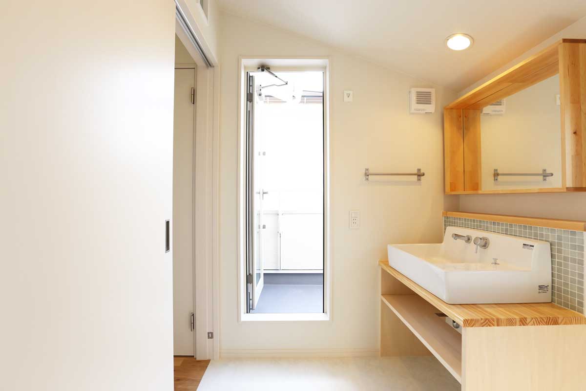 健無垢材を豊富に用いた北欧風デザイナーズ住宅