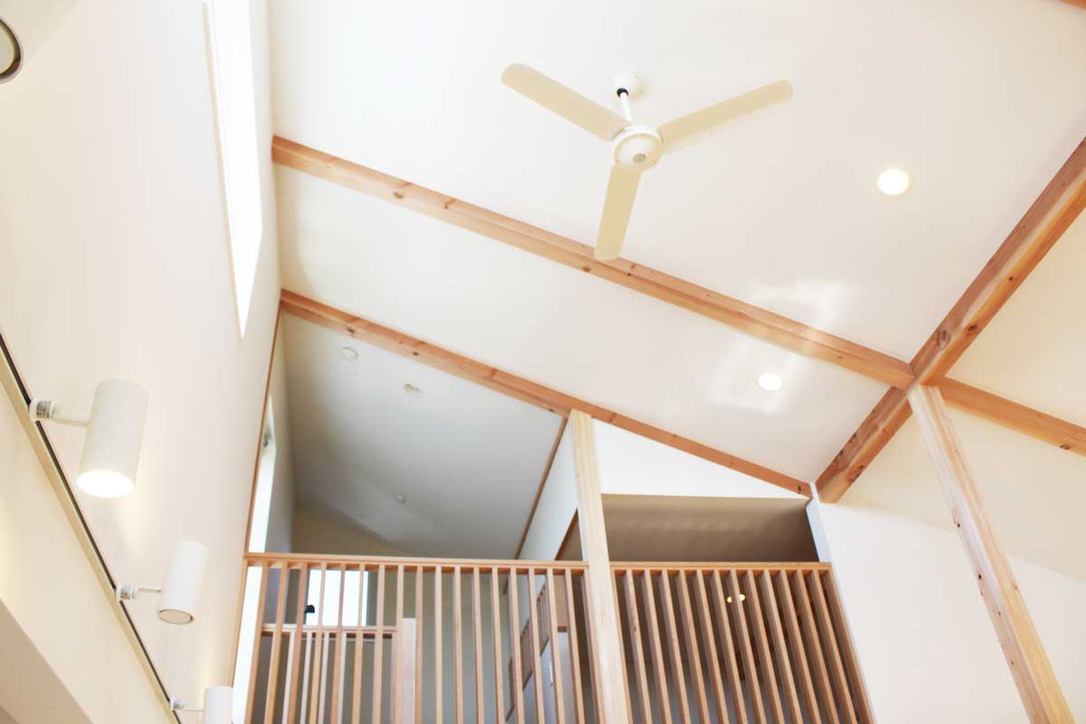 自然素材で創った6LDKのモダンな2世帯注文住宅