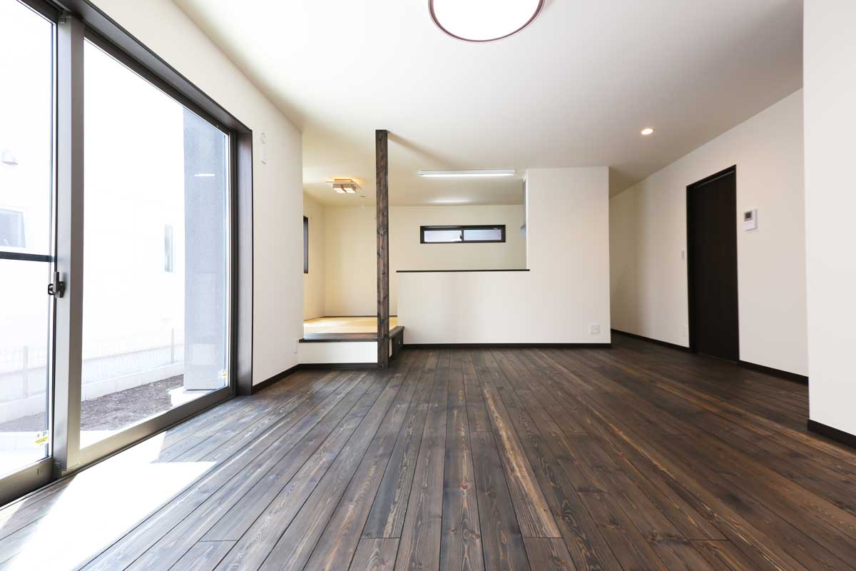 蔵のような便利収納。黒を追求した和モダン注文住宅