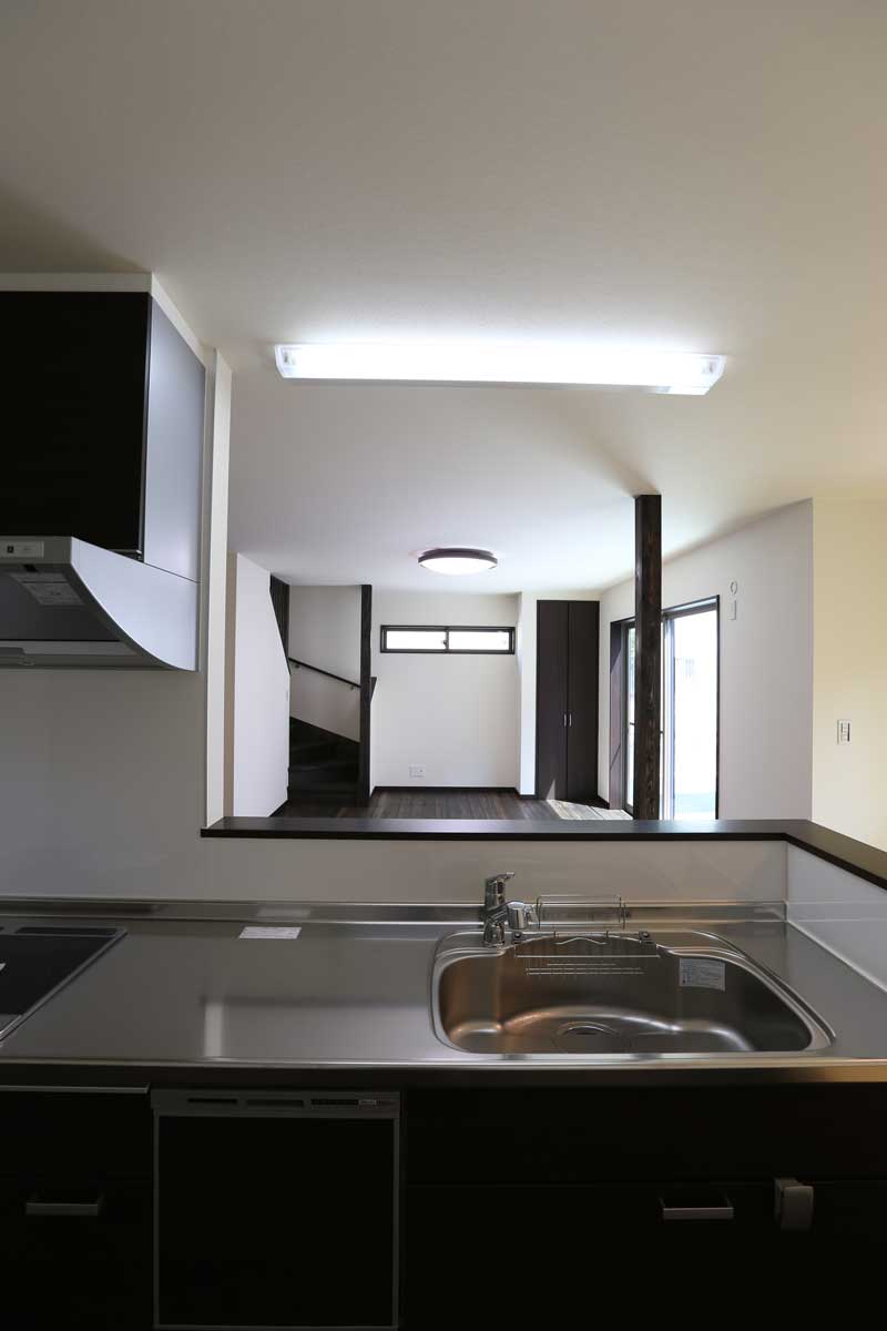 蔵のような便利収納。黒を追求した和モダン注文住宅