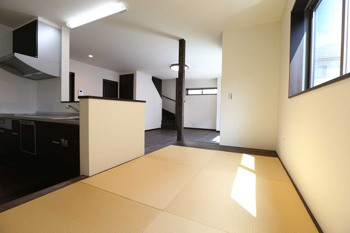 蔵のような便利収納。黒を追求した和モダン注文住宅