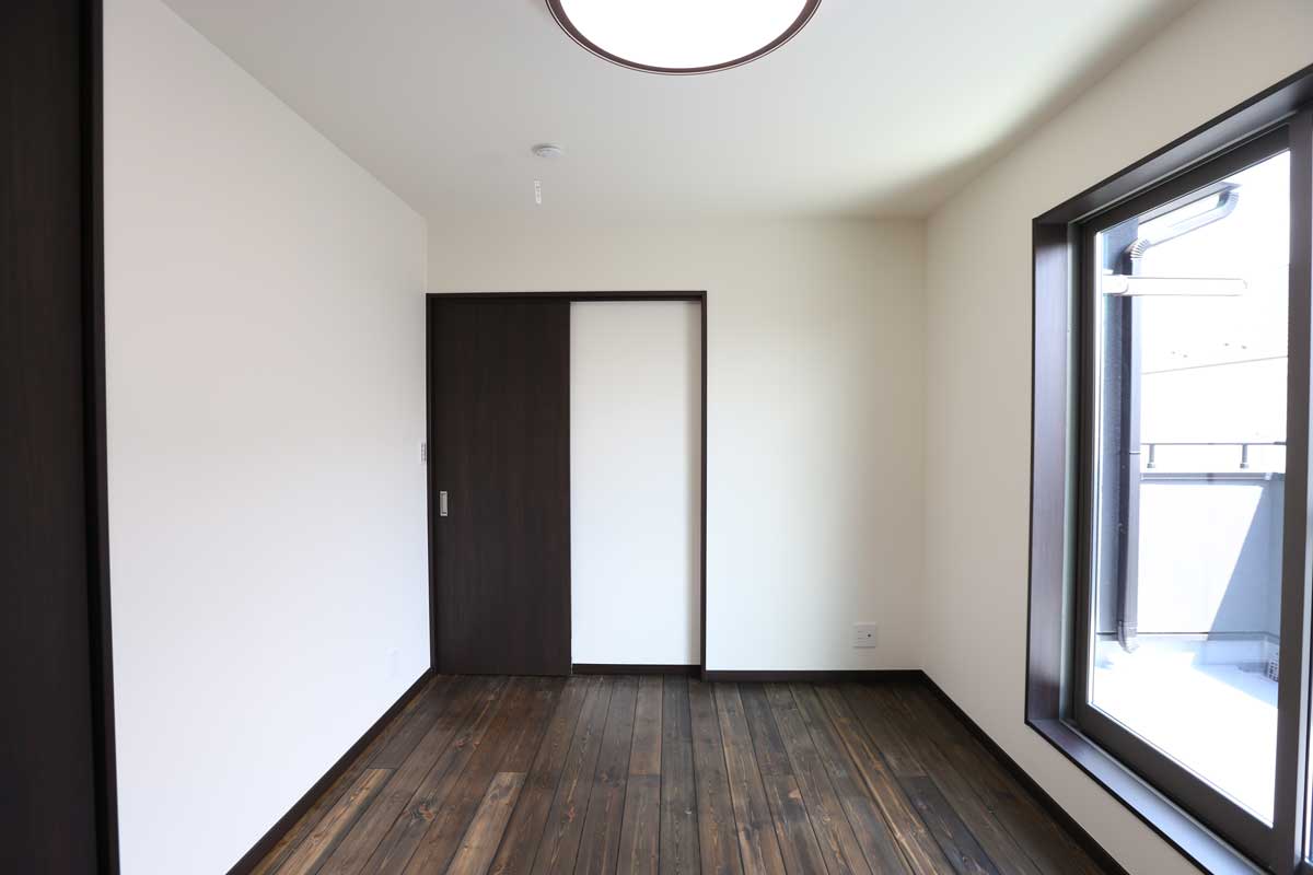 蔵のような便利収納。黒を追求した和モダン注文住宅