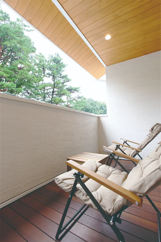 プライベートなカフェ＆アトリエのあるナチュラルモダンの無垢の家