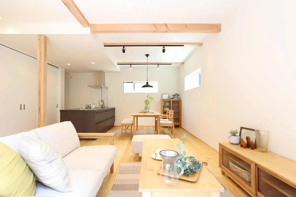 プライベートなカフェ＆アトリエのあるナチュラルモダンの無垢の家