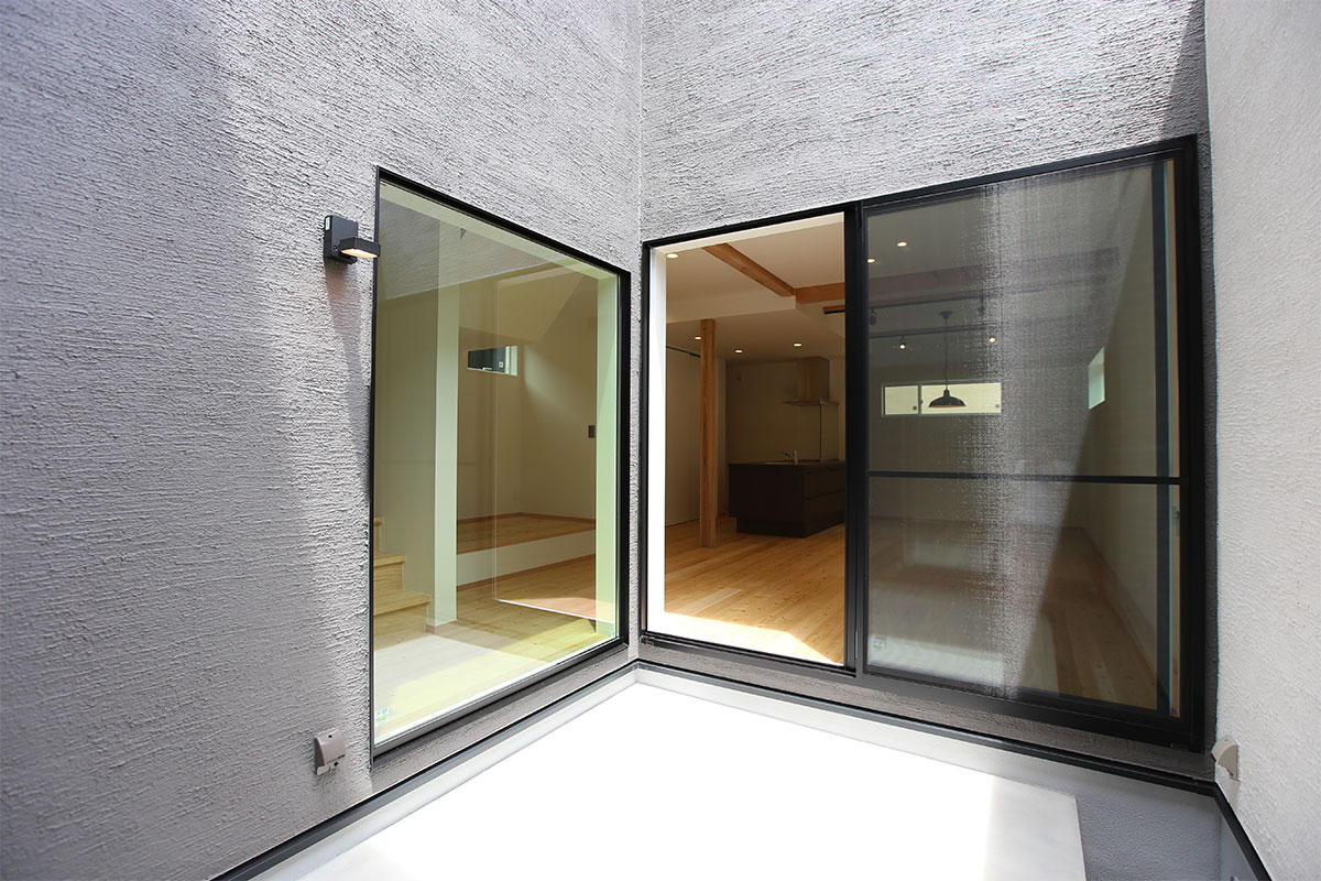 プライベートなカフェ＆アトリエのあるナチュラルモダンの無垢の家