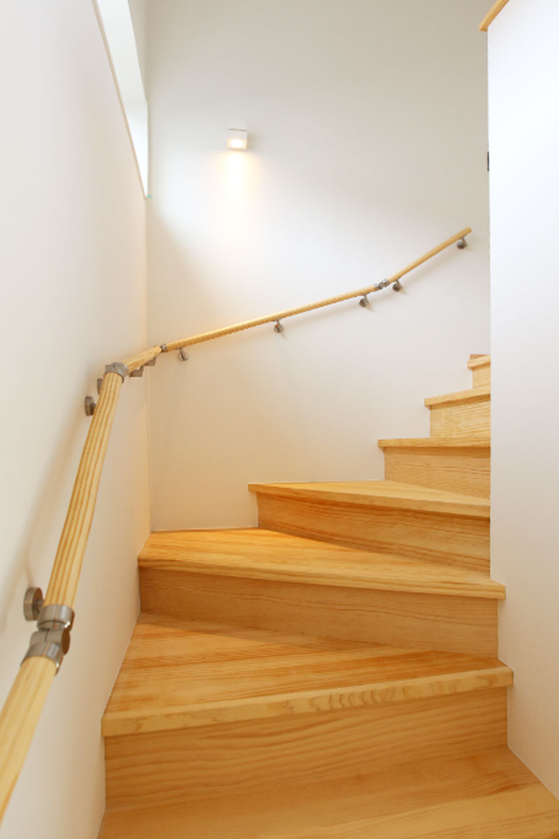 プライベートなカフェ＆アトリエのあるナチュラルモダンの無垢の家