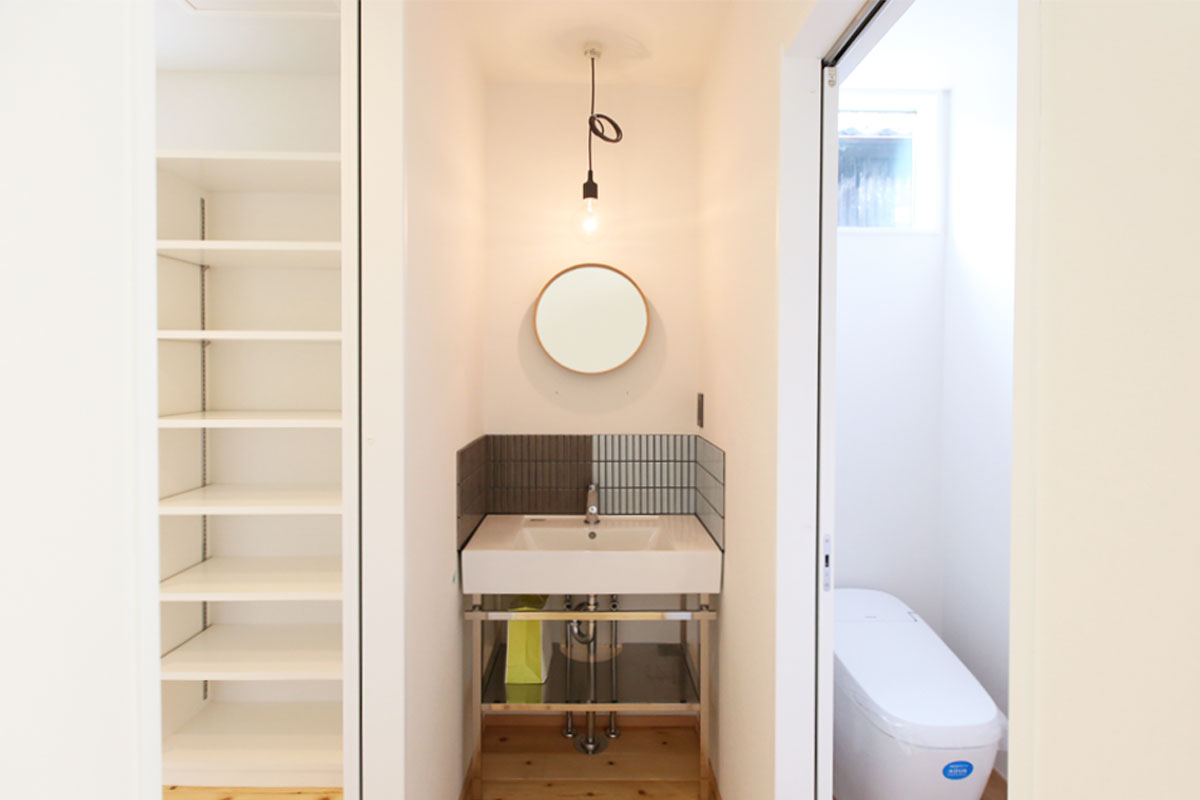 プライベートなカフェ＆アトリエのあるナチュラルモダンの無垢の家