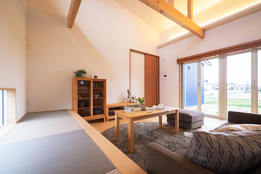 中庭で四季を愉しむコの字型の上質な平屋住宅