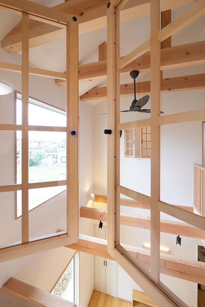 吹抜けリビングやお洒落なパントリーが暮らしを楽しくする無垢の家