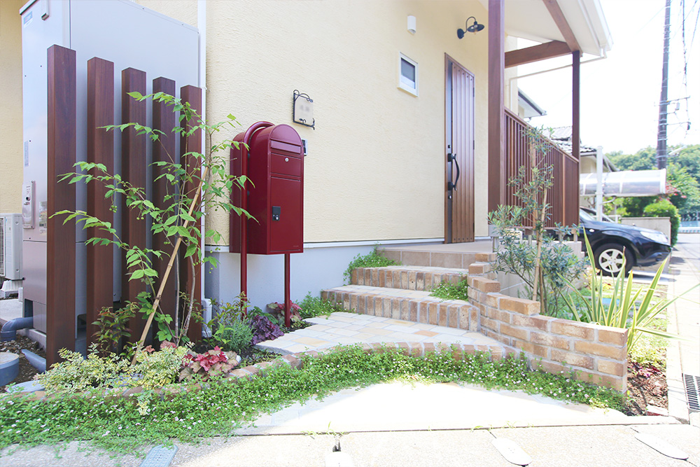 吹抜けリビングやお洒落なパントリーが暮らしを楽しくする無垢の家