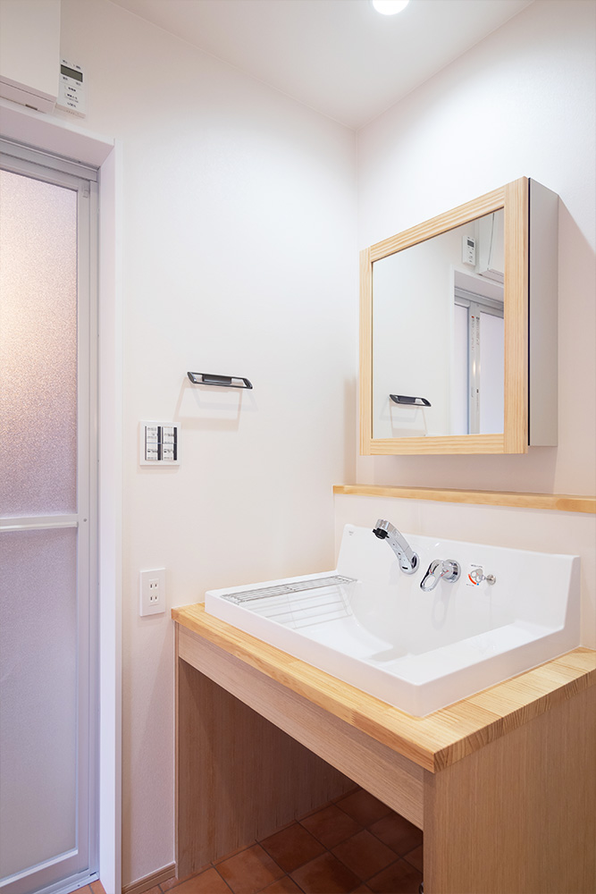 吹抜けリビングやお洒落なパントリーが暮らしを楽しくする無垢の家