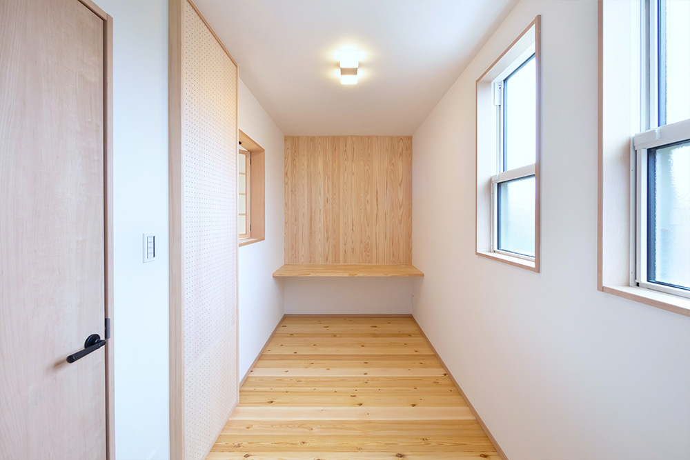 吹抜けリビングやお洒落なパントリーが暮らしを楽しくする無垢の家