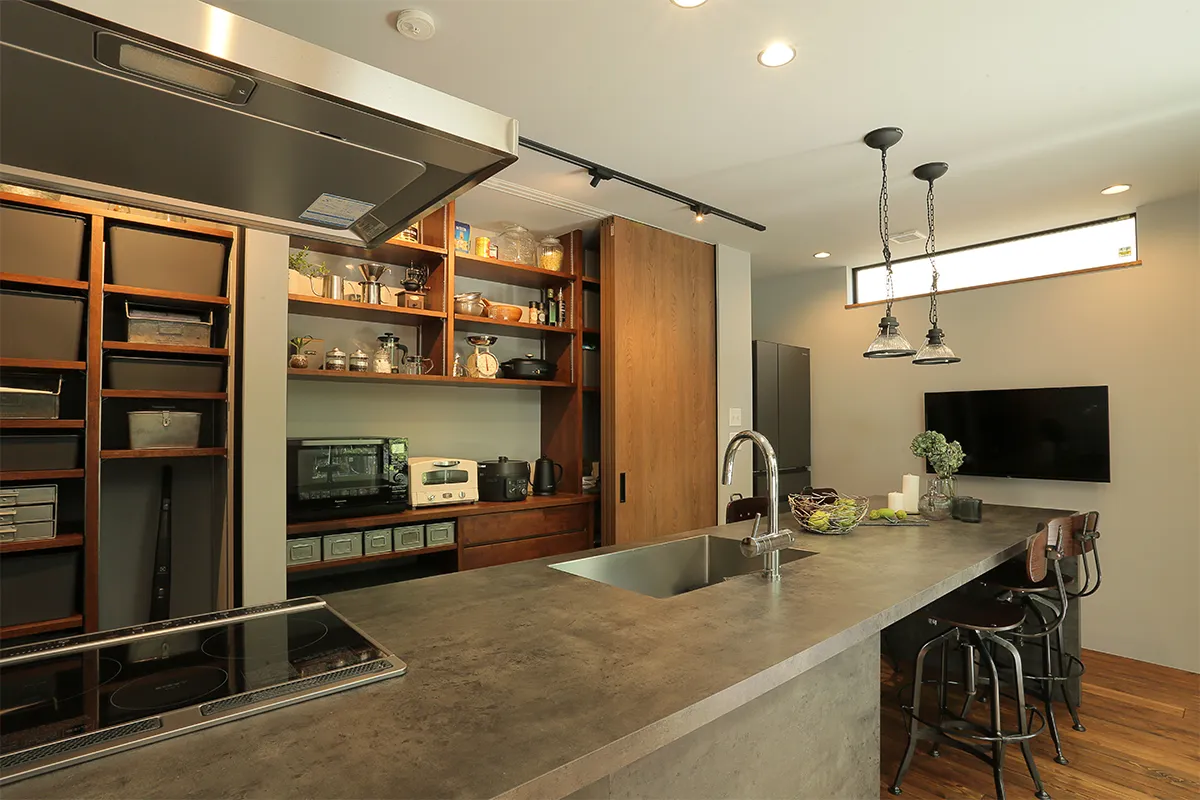 四季を写す中庭と高低差を活かしたスキップフロアの家