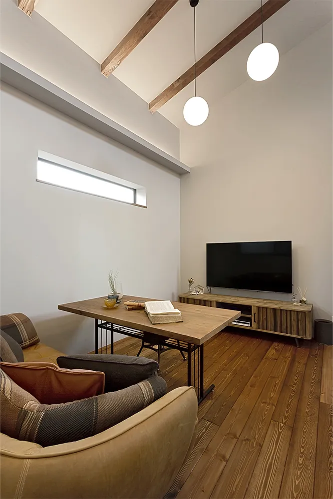 四季を写す中庭と高低差を活かしたスキップフロアの家