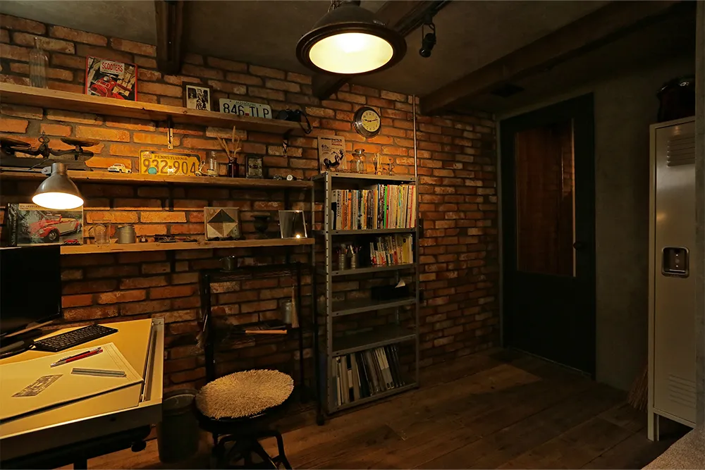 四季を写す中庭と高低差を活かしたスキップフロアの家