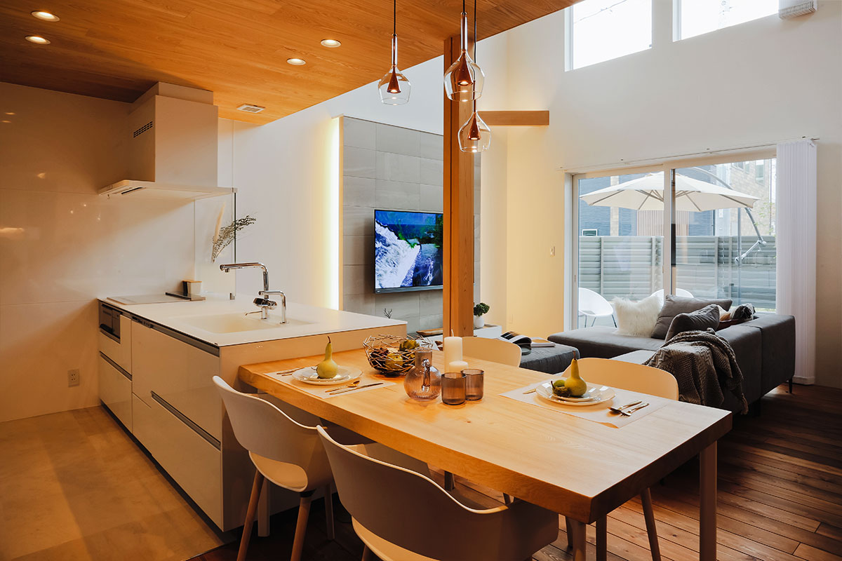 自然素材を使ったアーバンリゾートな家