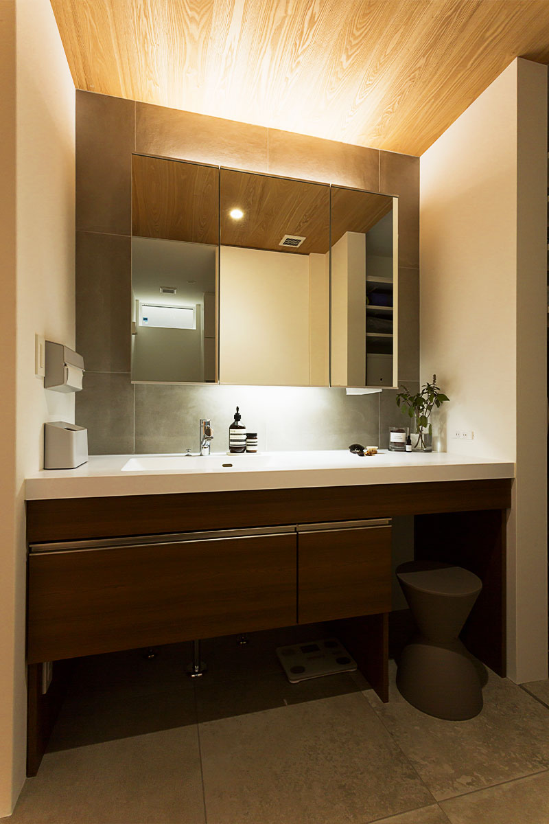 自然素材を使ったアーバンリゾートな家