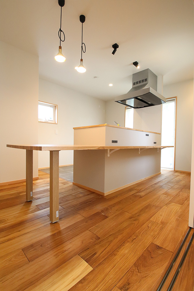 家族それぞれの居場所がある新しい二世帯住宅の家