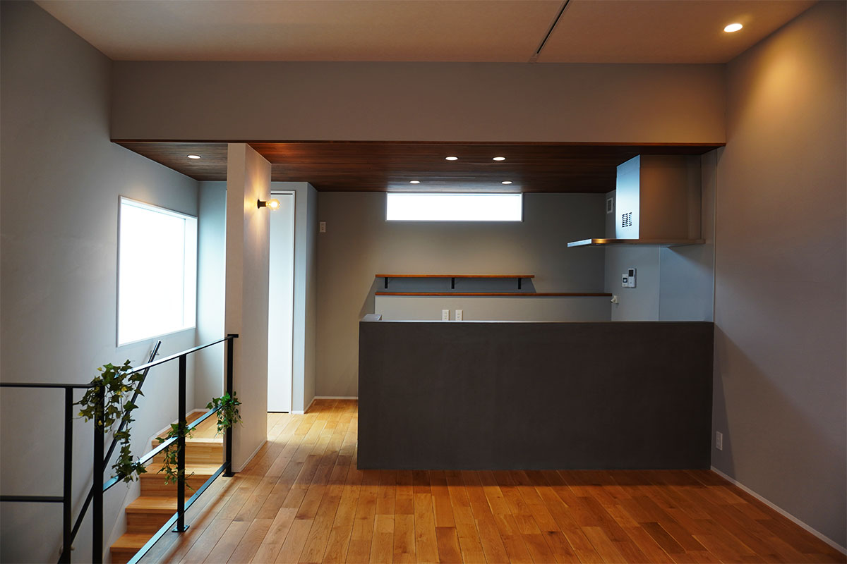 洗練された素材と空間で織りなすミニマルインダストリアルな家