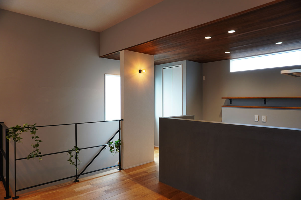 洗練された素材と空間で織りなすミニマルインダストリアルな家