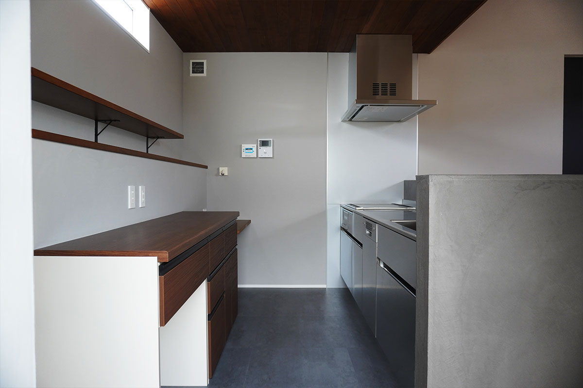 洗練された素材と空間で織りなすミニマルインダストリアルな家