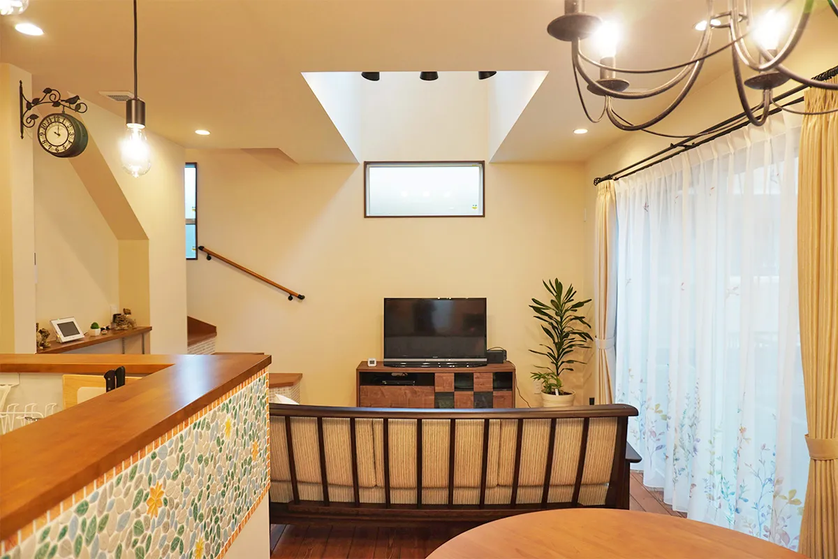 絵本から飛び出したような可愛さと優雅さが漂う家