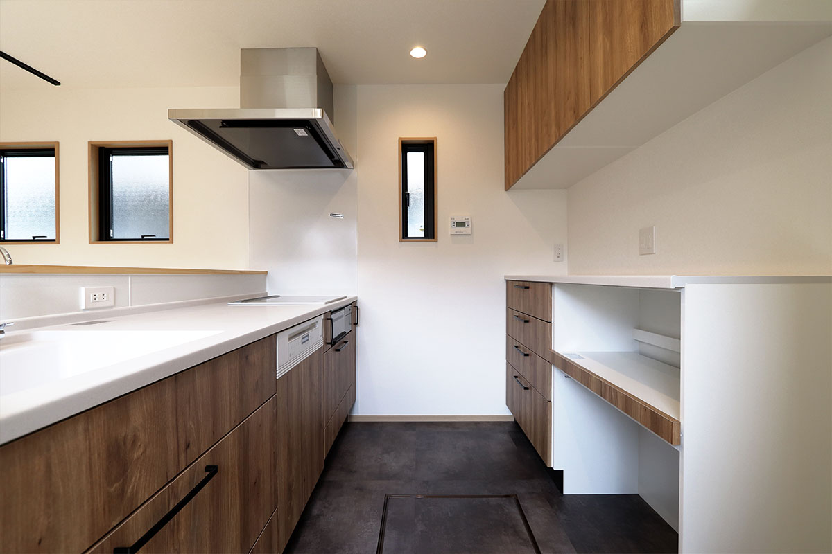 薪ストーブのある北欧モダンの無垢の家