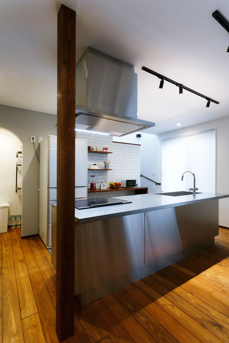 自然素材溢れる大人かっこいいシンプルモダンのデザイナーズ住宅