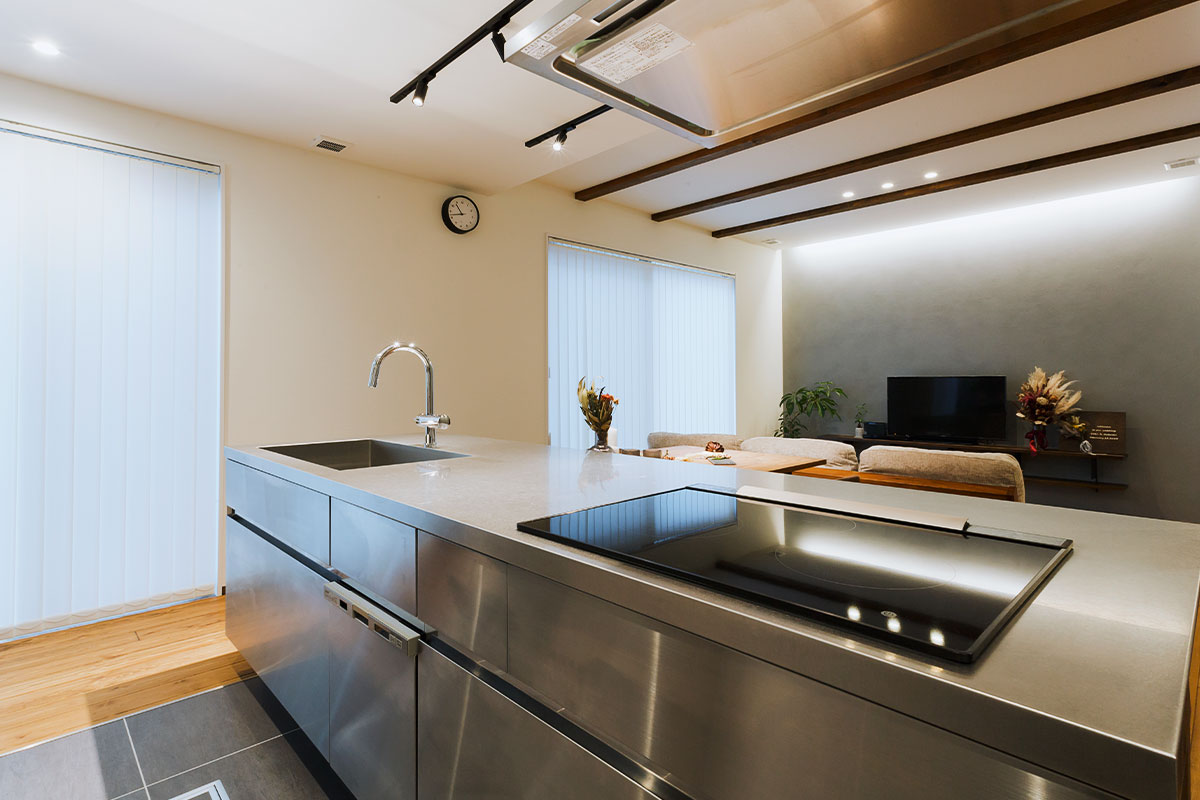 自然素材溢れる大人かっこいいシンプルモダンのデザイナーズ住宅