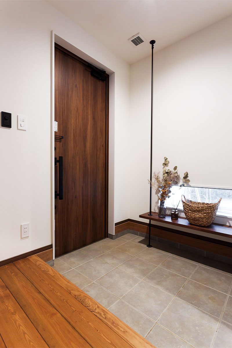 自然素材溢れる大人かっこいいシンプルモダンのデザイナーズ住宅