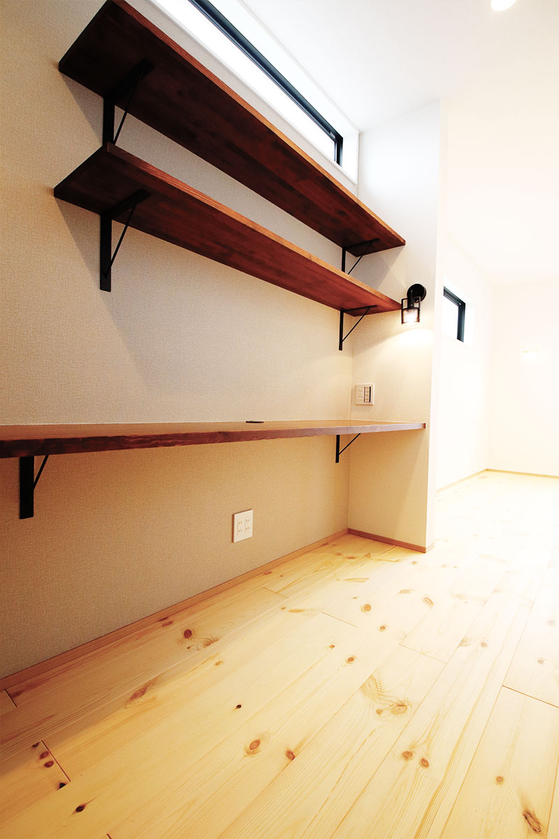 トンガリさんかくのナチュラルモダンの無垢の家