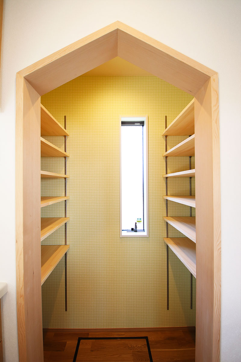 ウッドデッキと収納上手な暮らしの無垢の家