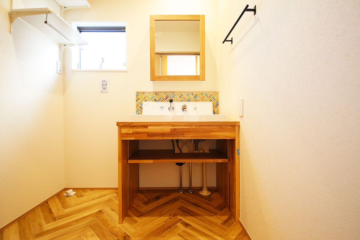 ウッドデッキと収納上手な暮らしの無垢の家