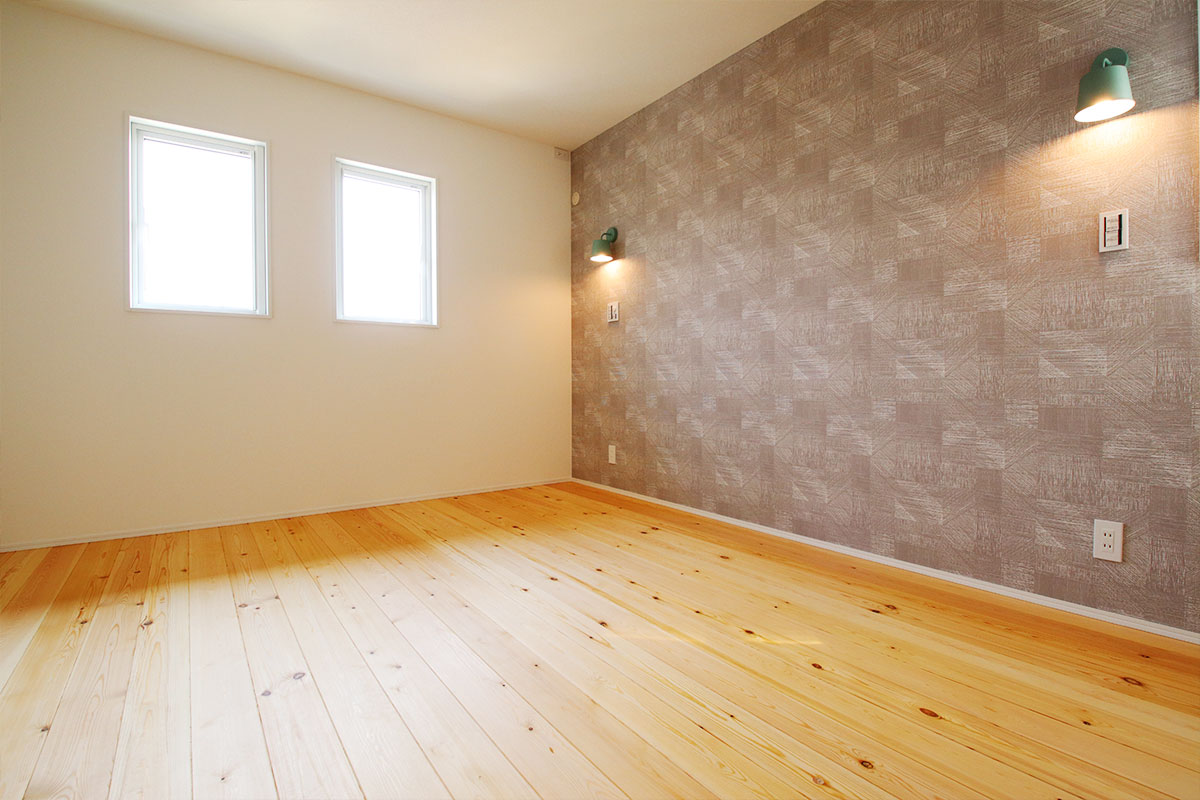 二世帯で暮らす木の質感を大切にした、ウッドデッキのある無垢の家