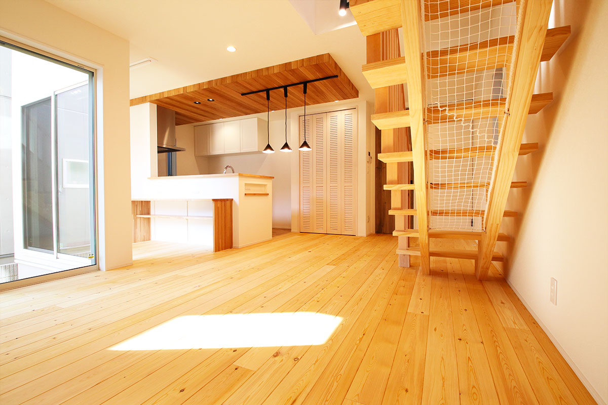 子育て夫婦が快適なライフスタイルを送れるナチュラルモダンハウス