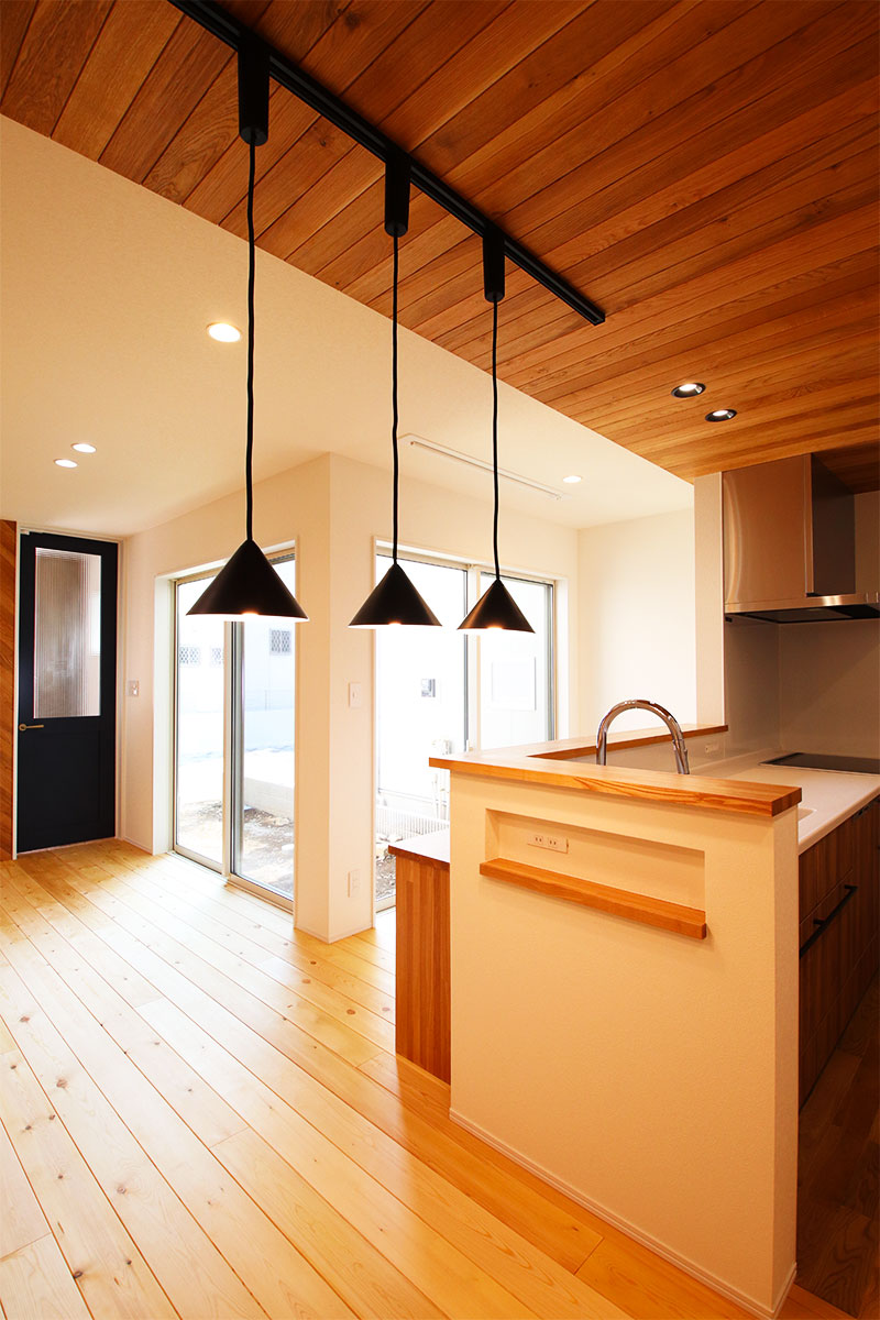 子育て夫婦が快適なライフスタイルを送れるナチュラルモダンハウス