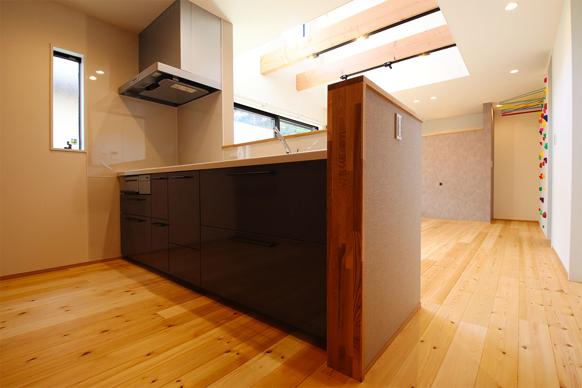 自然素材を使ったアーバンリゾートな家