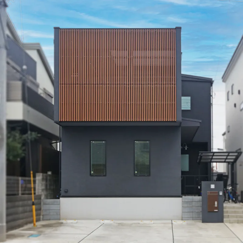 勾配天井の2階リビングがある店舗併用住宅