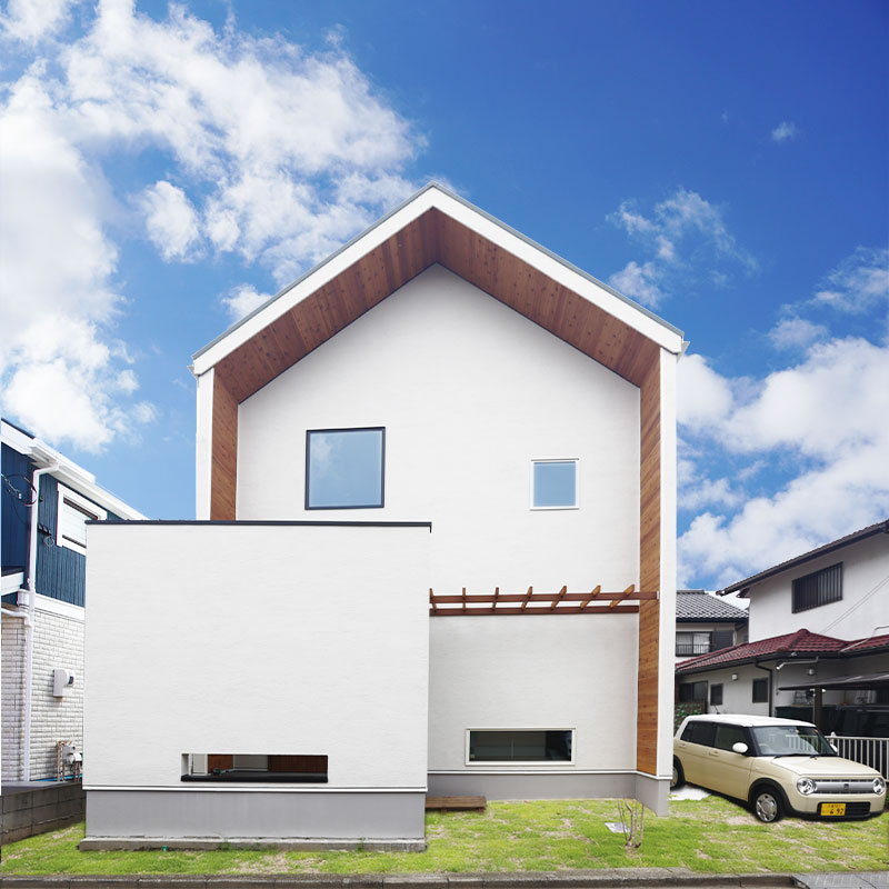 オリエンタルなリゾートスタイルの無垢の家